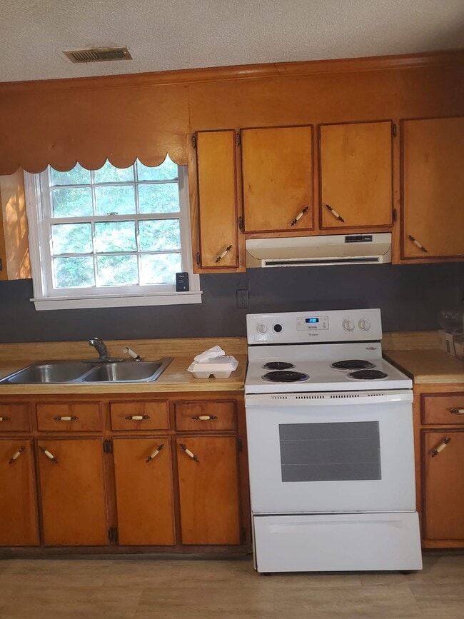 Building Photo - 113 Woodlawn Ave