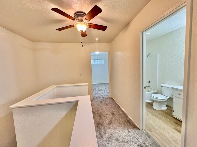 Building Photo - 2 WEEKS FREE RENT! Beautifully Remodeled, Easy Living Townhome. Location, Location!