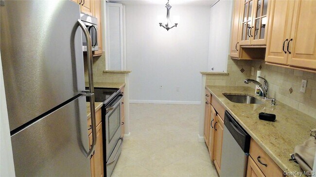 Building Photo - 300 High Point Dr
