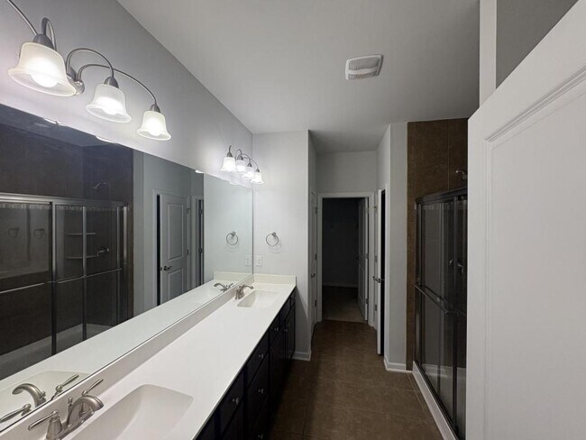 Building Photo - 945 British Ln