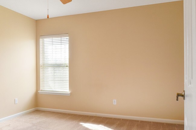 Building Photo - Exceptional Four Bedroom Home Located In Victoria Lakes!