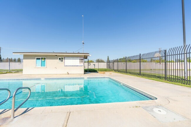 Building Photo - 2750 W Fairmont Ave