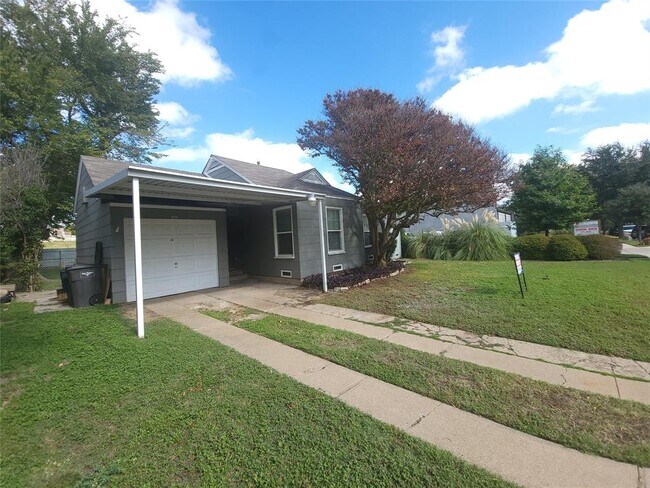 Building Photo - 3916 Locke Ave