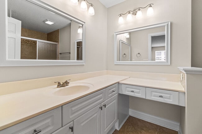 Building Photo - Woodmoor Condo