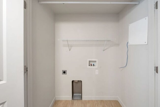 Building Photo - Beautiful Modern Orem Condo w free interne...