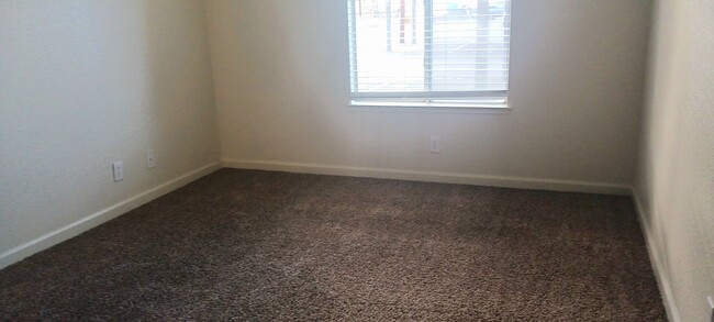 Building Photo - 2bd/1ba Cute Downstairs unit Carson Park C...