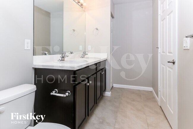 Building Photo - 2219 SW Haycraft Cir