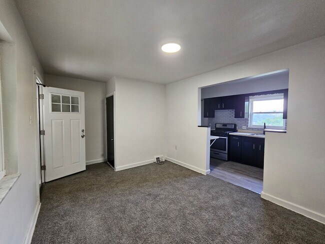 Primary Photo - Newly updated 3 bedroom 2 bathroom home in...
