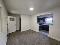 Building Photo - Newly updated 3 bedroom 2 bathroom home in...
