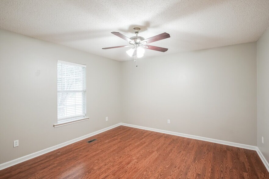 Building Photo - 2826 Henderson Ln