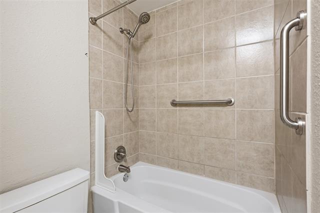 Building Photo - 4545 Hartford Dr