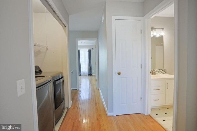 Building Photo - 3641 Bracknell Dr