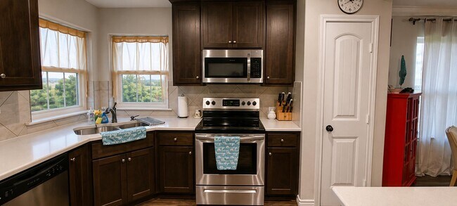 Building Photo - 915 Sandy Mountain Dr