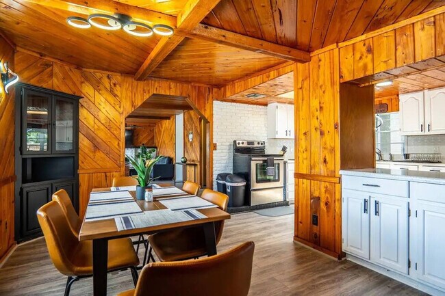 Building Photo - 9096 Dubois Blvd