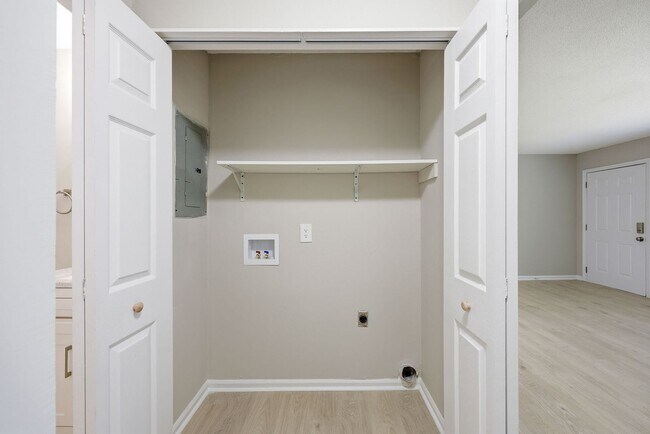 Building Photo - 4800 Hoyle Dr