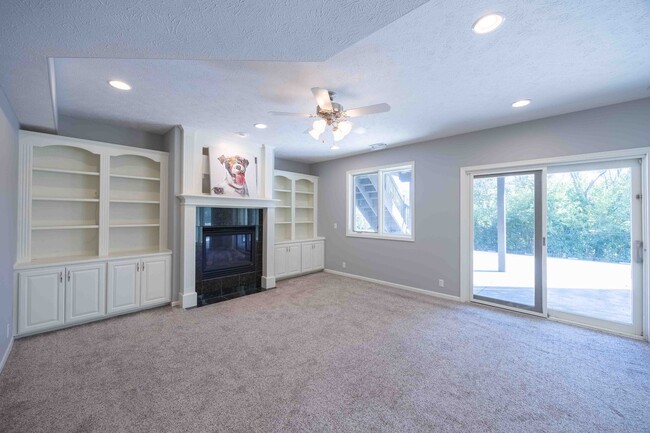 Building Photo - Stunning 6-Bed, 5-Bath Fully Remodeled Hom...