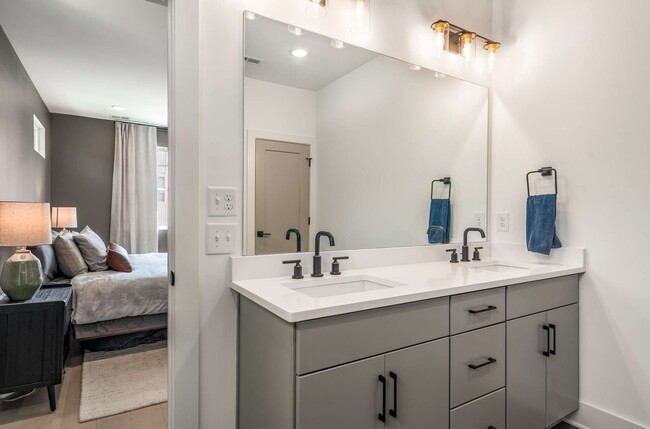 Building Photo - Prestine & Partially Furnished North Nashv...