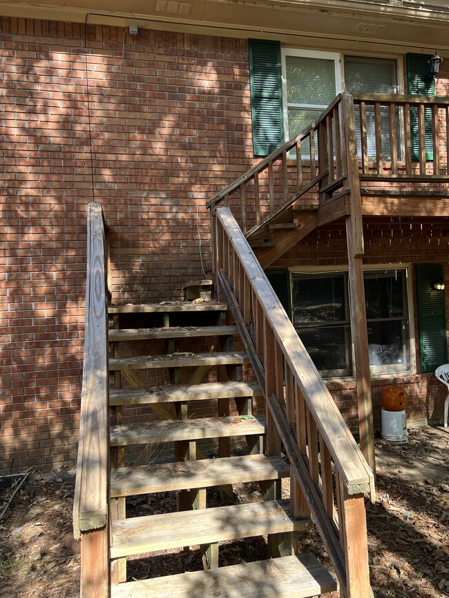 Front Stairs - 1915 Patterson Ct