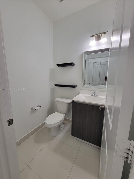 Building Photo - 492 SW 91st Pl