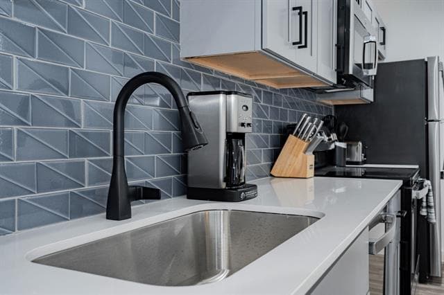 Building Photo - 601 N Ewing Ave