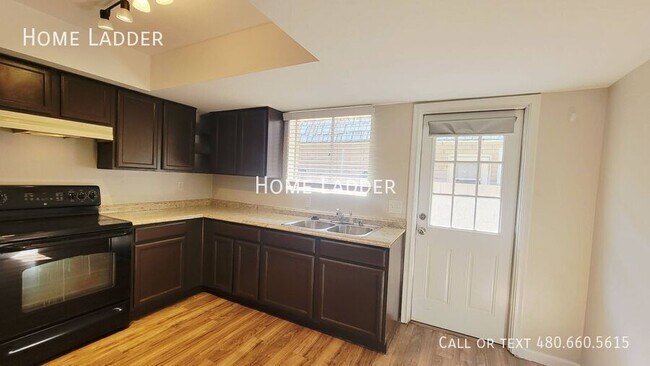 Building Photo - 1147 W Drummer Ave