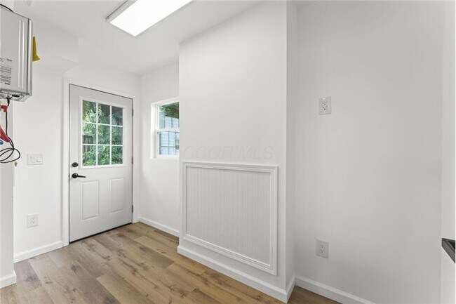 Building Photo - 2420 Woodman Dr