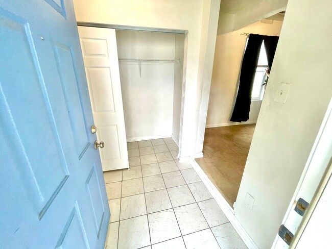 Building Photo - Charming 3-Bedroom Home with Fenced Yard i...