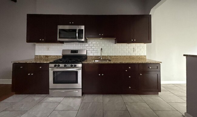 Building Photo - 459 Winona St