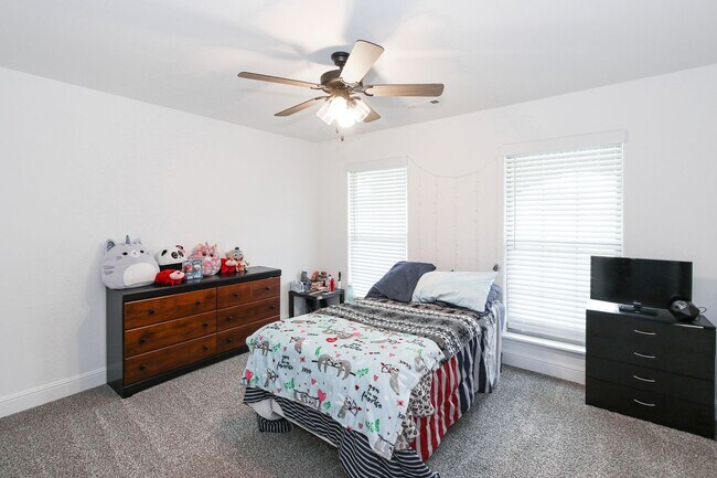 Building Photo - Like New Beautiful 3/2 Home in Gentry