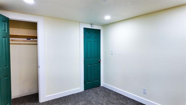 Building Photo - 3615 SW 40th St