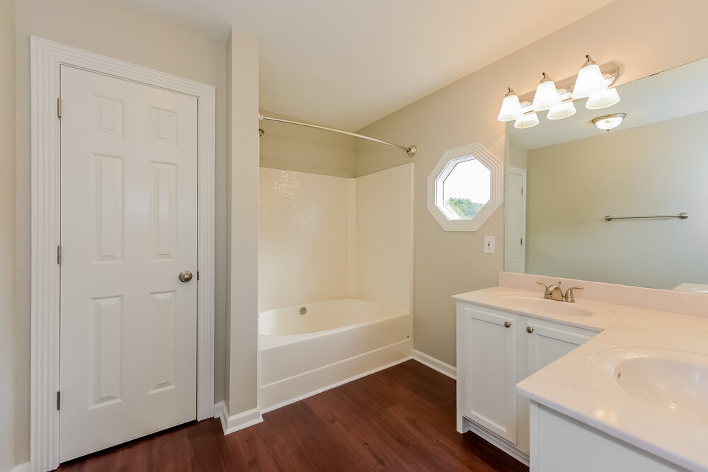 Building Photo - 145 Summerlake Pl