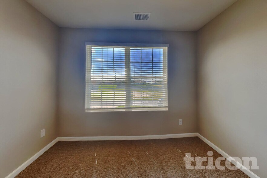 Building Photo - 260 Chedworth Dr
