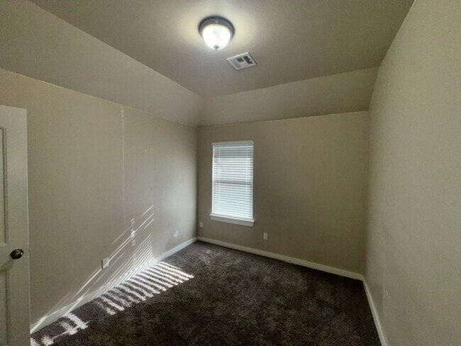 Building Photo - 5204 Oakwood Villa Ct