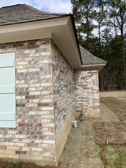 Building Photo - 222 Oak Alley Dr