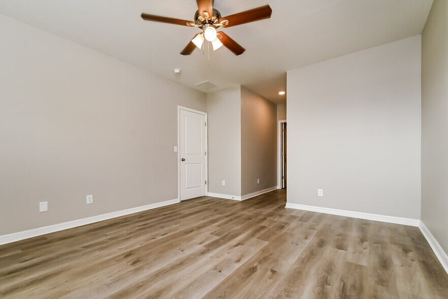 Building Photo - 5015 Willow Preserve Wy