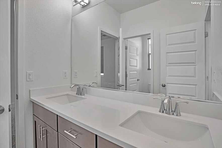 Building Photo - 10466 Oboe Way