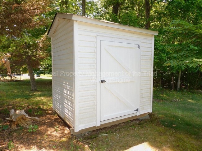 Building Photo - 5609 Wellsley Dr W