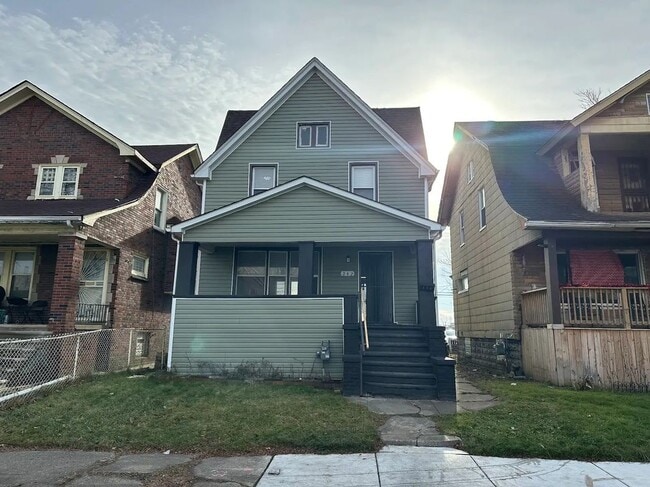 Building Photo - 242 Ferris St