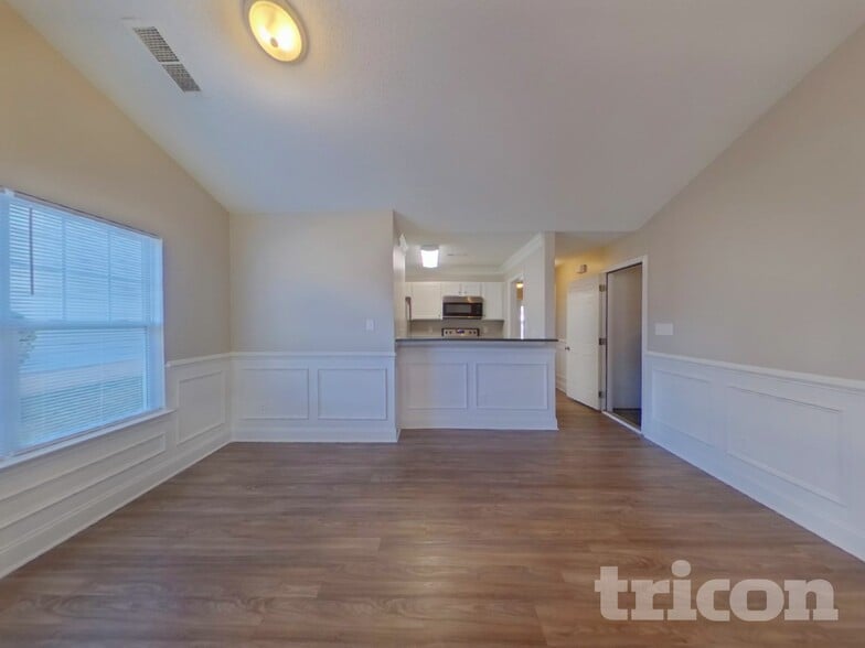 Building Photo - 340 Peachtree Rd