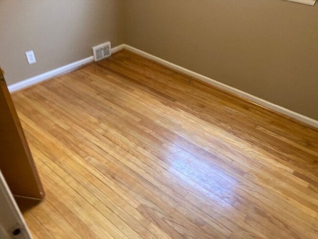 Building Photo - A Great 3 Bedroom Ranch with Nice Basement, Garage and Backyard Sec. 8 OK