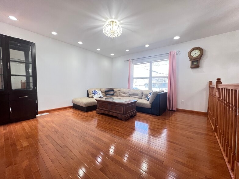 Building Photo - 2507 Sheridan Dr