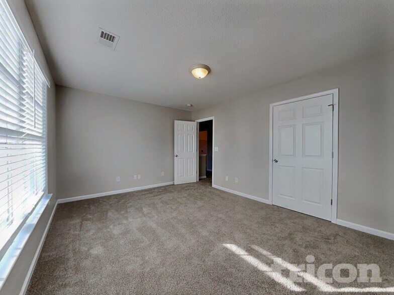 Building Photo - 134 Summer Pines Drive