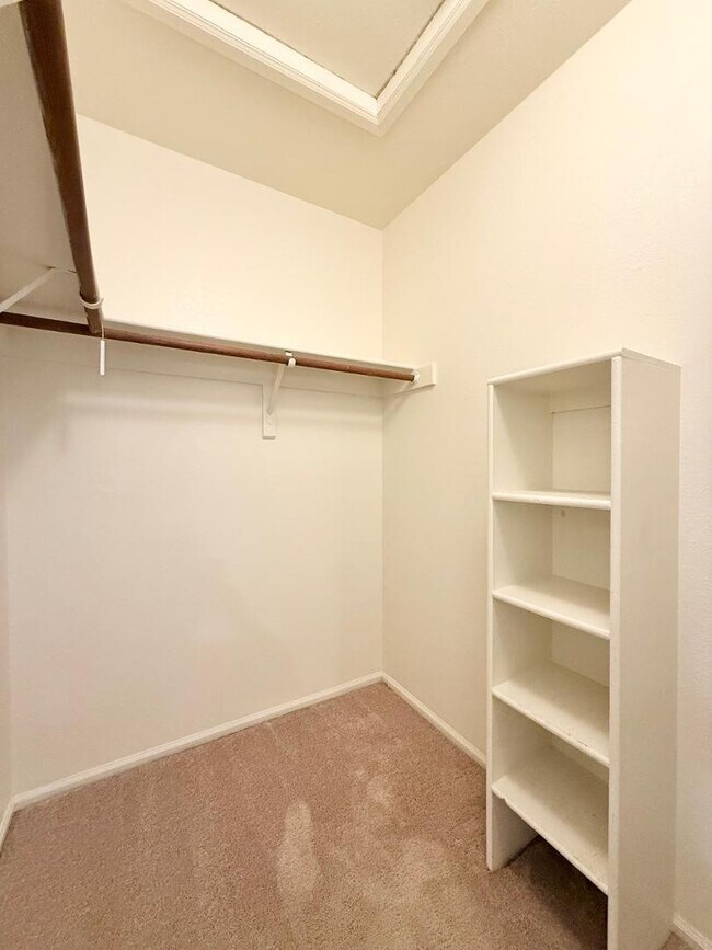 Building Photo - 1717 E Union Hills Dr