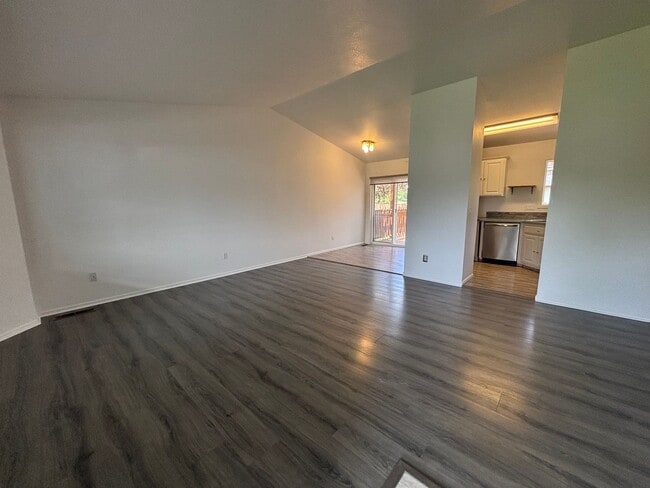 Building Photo - Comfortable Charm on a Spacious Lot in SW ...