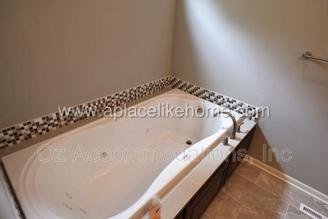 Building Photo - 6303 W 155th Pl