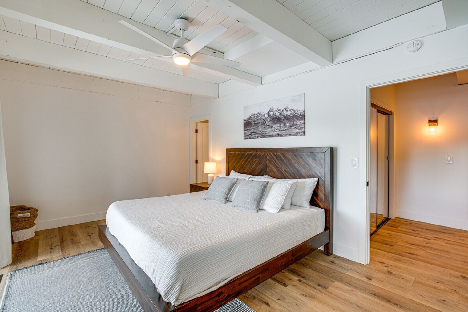 Building Photo - 574 Danube Dr