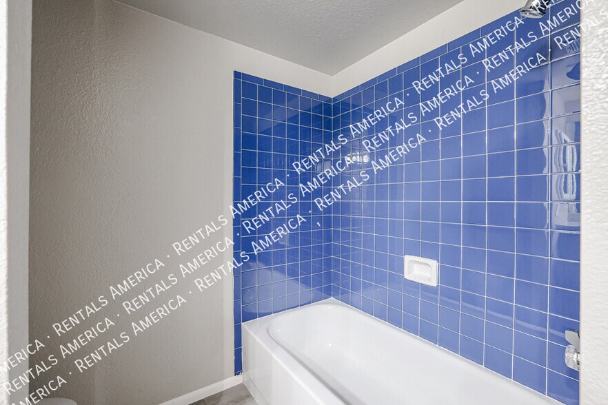 Building Photo - 1453 W Tonopah Dr