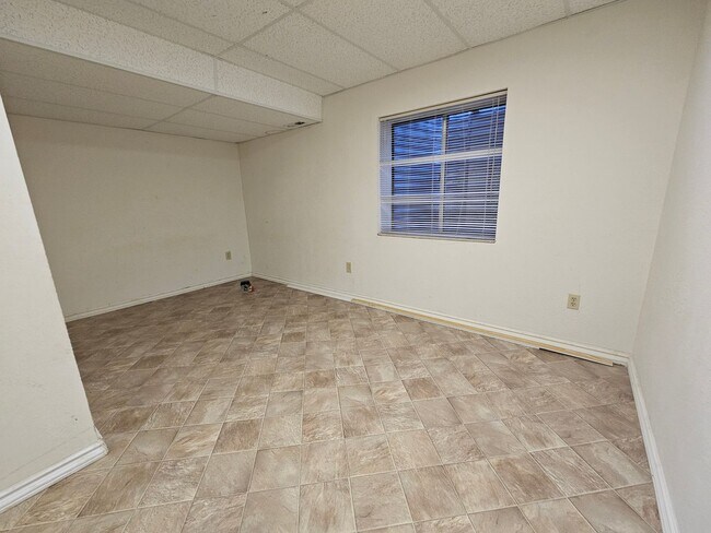 Building Photo - Fabulous 4 Bed Home Near Buckley Space For...