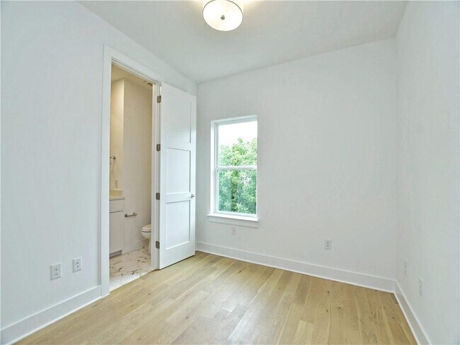 Building Photo - 3500 Harmon Ave