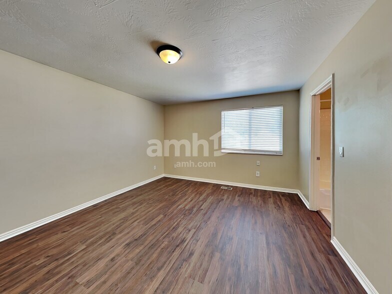 Building Photo - 6334 S Clover Creek Ln